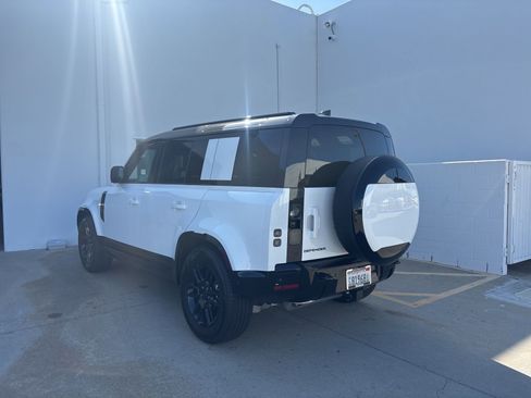 Used 2026 Land Rover Defender 110 X-Dynamic SE AWD/4WD image 4