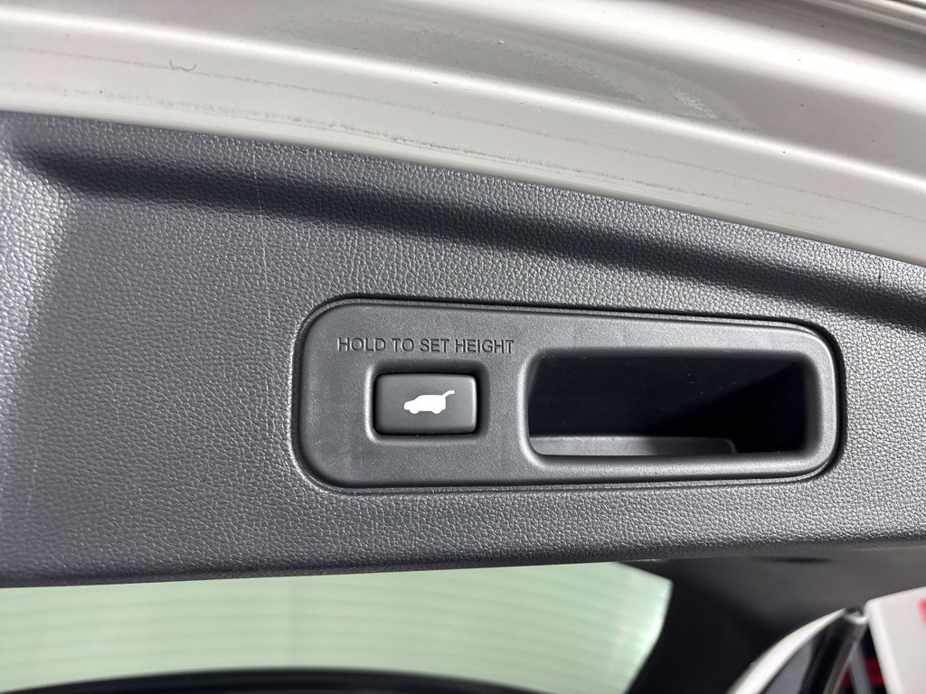 Certified 2025 Acura MDX w/ Technology Package FWD image 11