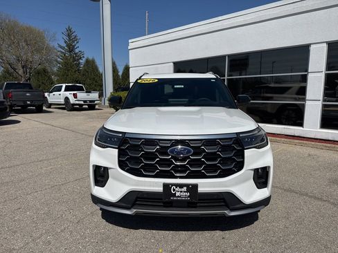 New 2026 Ford Explorer Platinum w/ LUX Leather Package AWD/4WD image 4