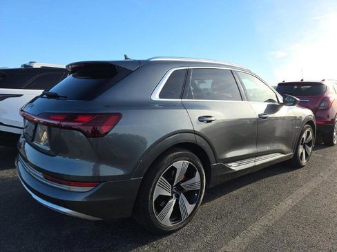 Used 2019 Audi e-tron Prestige w/ Prestige Package image 2
