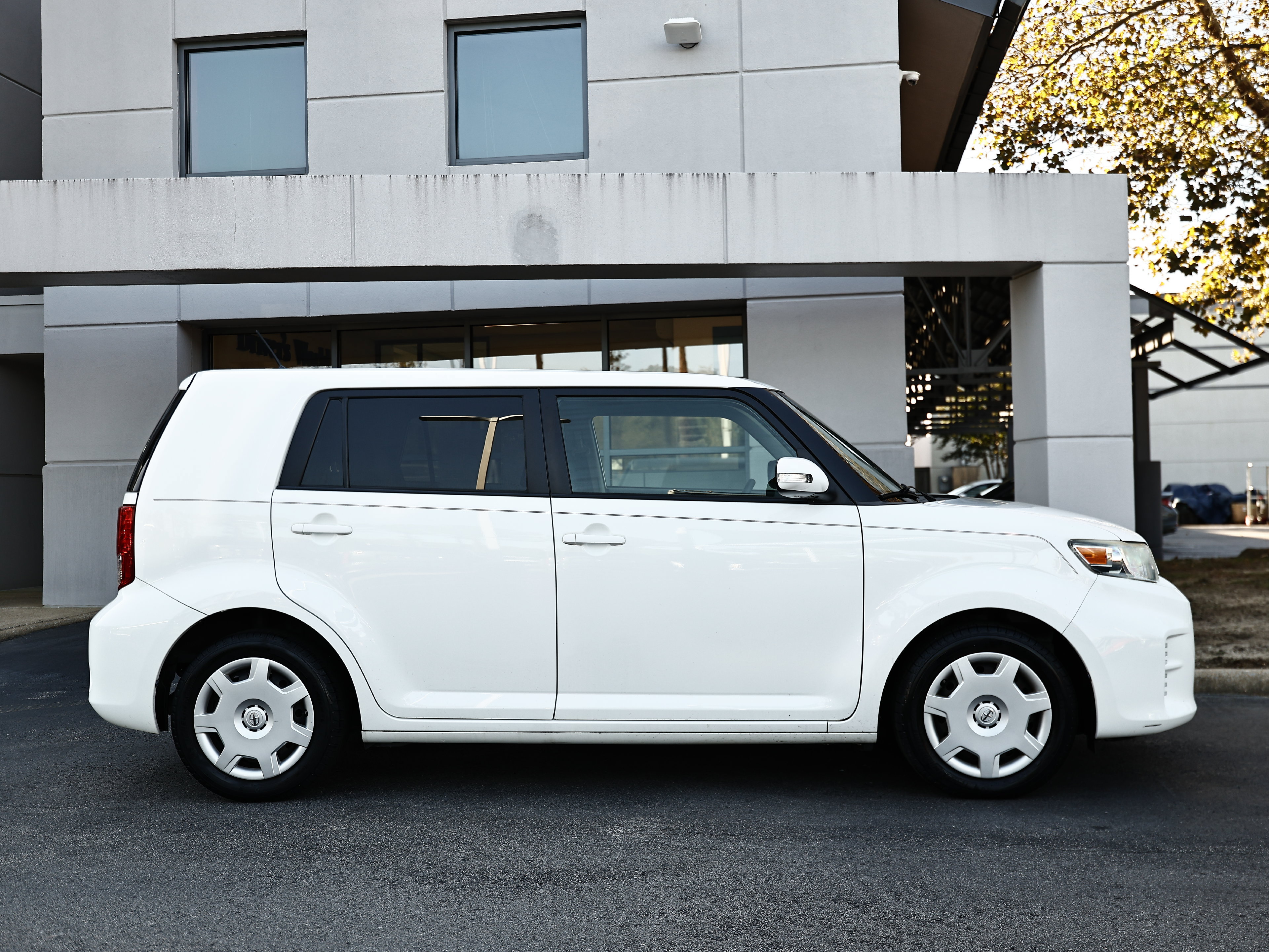 Used 2013 Scion xB FWD image 4