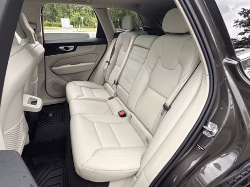 Used 2018 Volvo XC60 T6 Momentum w/ Convenience Package AWD/4WD image 29