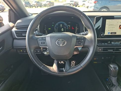 Used 2025 Toyota Camry SE FWD image 19