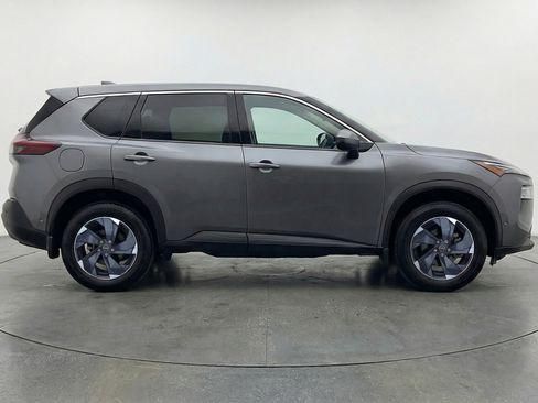 Used 2025 Nissan Rogue SV image 11