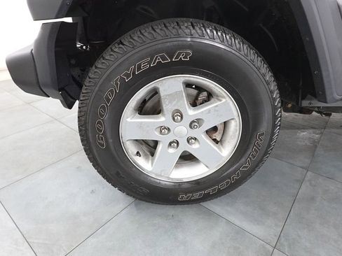 Used 2018 Jeep Wrangler Unlimited Sport image 27