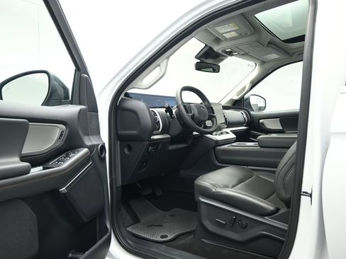 Certified 2025 Ford Expedition Max Active image 9