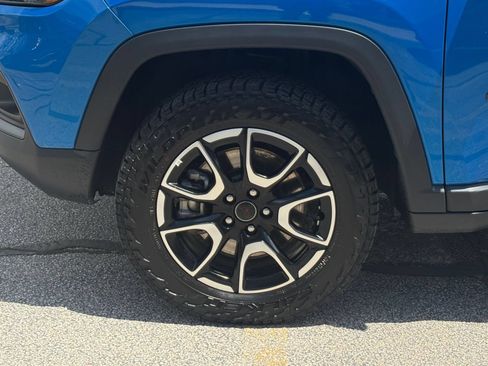 Used 2025 Jeep Compass Trailhawk AWD/4WD image 29