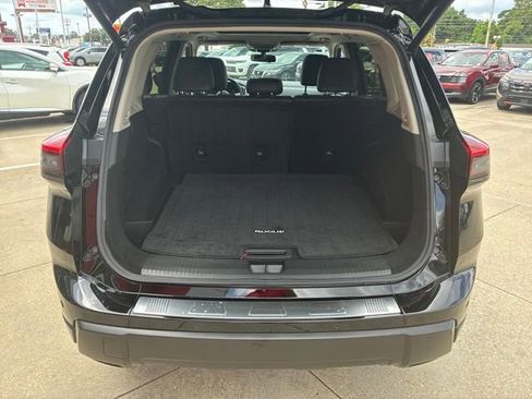 Used 2024 Nissan Rogue SV w/ SV Premium Package FWD image 8