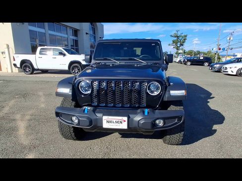 Used 2024 Jeep Wrangler Unlimited AWD/4WD image 3