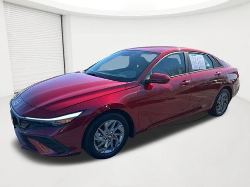 Certified 2024 Hyundai Elantra SEL FWD image 1