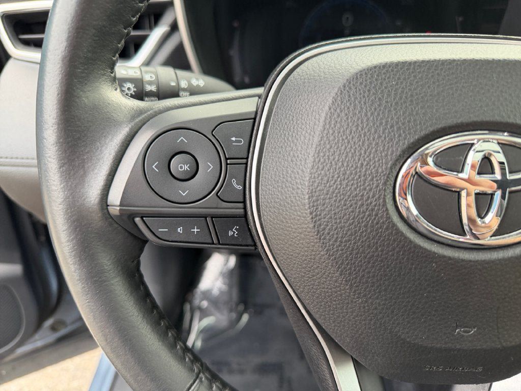 Used 2023 Toyota Corolla Cross XLE w/ Convenience Package AWD/4WD image 15