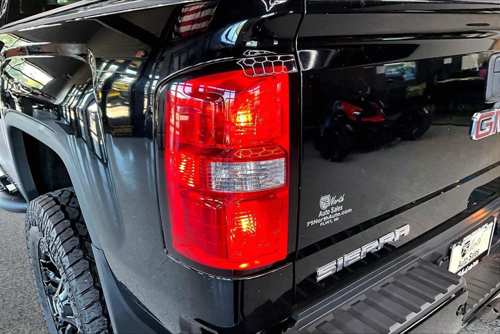 Used 2018 GMC Sierra 2500 SLT w/ All Terrain HD Package AWD/4WD image 23