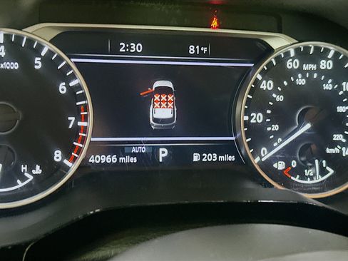 Used 2023 Nissan Pathfinder SL AWD/4WD image 18