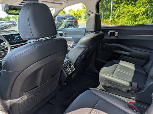 Used 2025 Kia Sorento EX w/ EX Panoramic Sunroof Package FWD image 23