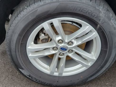 Certified 2024 Ford Explorer XLT w/ Equipment Group 202A image 5