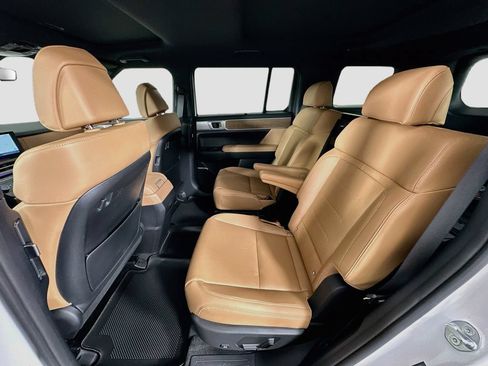 New 2027 Hyundai Santa Fe Limited FWD image 17