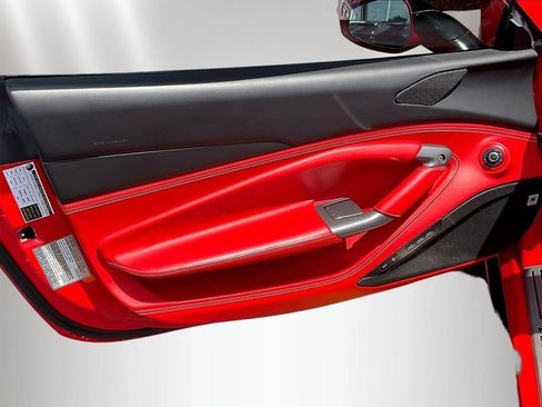 Used 2022 Ferrari F8 Tributo RWD image 18