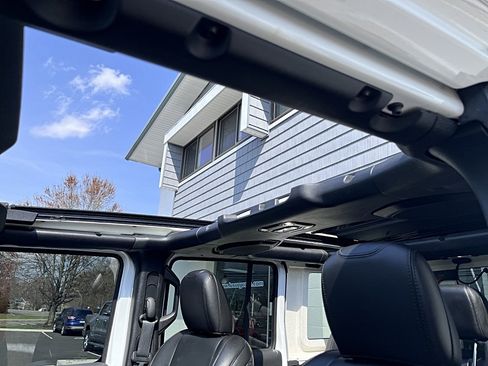 Used 2021 Jeep Wrangler Unlimited Sahara AWD/4WD image 14