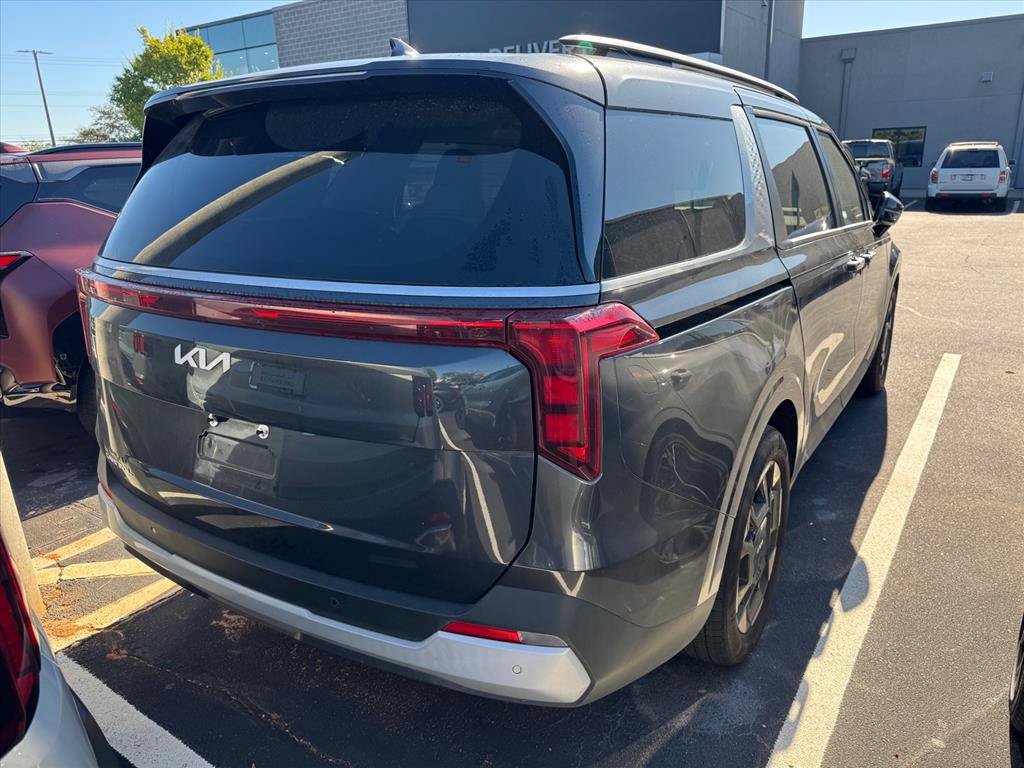 Certified 2025 Kia Carnival EX FWD image 5