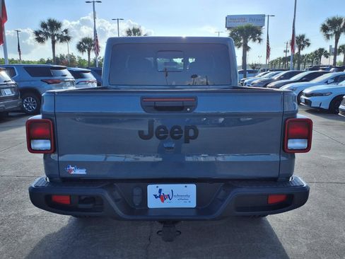 Used 2024 Jeep Gladiator Sport AWD/4WD image 6