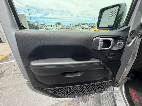 Used 2019 Jeep Wrangler Unlimited Sahara w/ Cold Weather Group AWD/4WD image 11