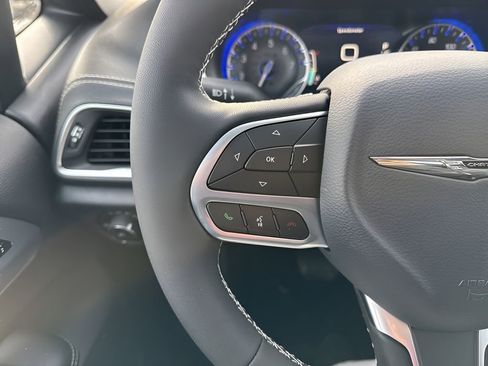 New 2026 Chrysler Pacifica Limited w/ Uconnect Theater Family Group AWD/4WD image 36