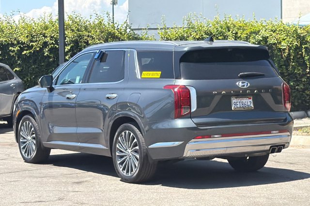 Used 2023 Hyundai Palisade Calligraphy w/ Cargo Package FWD image 6