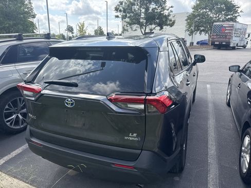 Used 2024 Toyota RAV4 LE AWD/4WD image 7