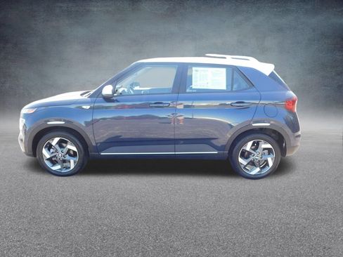 Used 2025 Hyundai Venue Limited FWD image 6