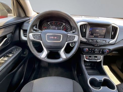 Used 2024 GMC Terrain SLE w/ Driver Convenience Package FWD image 9