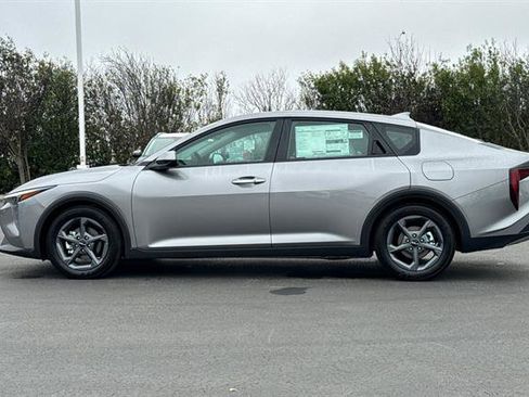 New 2025 Kia K4 LXS image 7