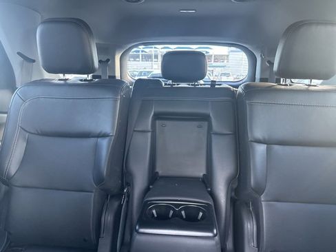 Used 2022 Ford Explorer Limited image 19