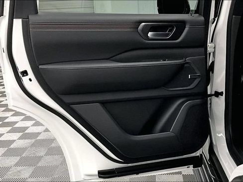 New 2026 Nissan Armada SL w/ Captain's Chari Seat Package AWD/4WD image 35