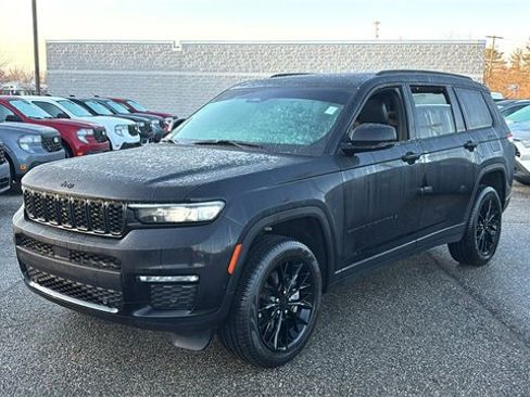 Used 2025 Jeep Grand Cherokee L Limited w/ Luxury Tech Group II image 3