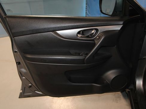 Used 2016 Nissan Rogue SV w/ SV Premium Package image 5