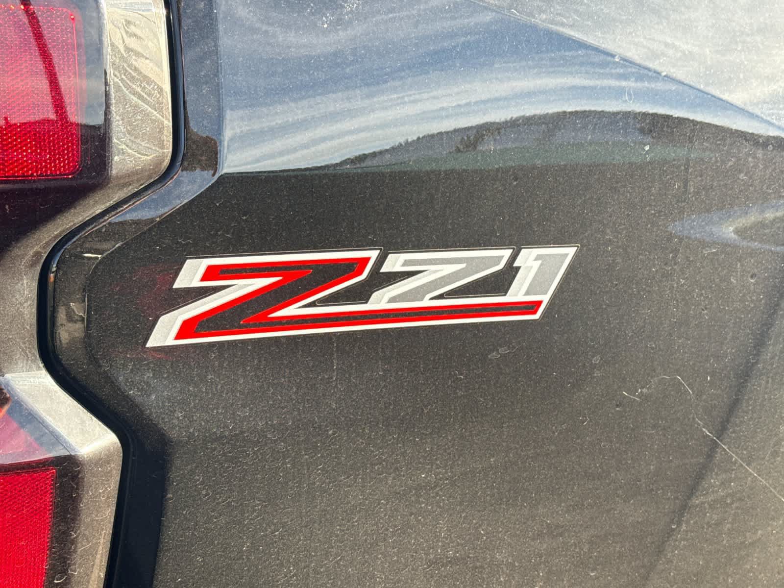 Used 2025 Chevrolet Colorado Z71 w/ Technology Package AWD/4WD image 10