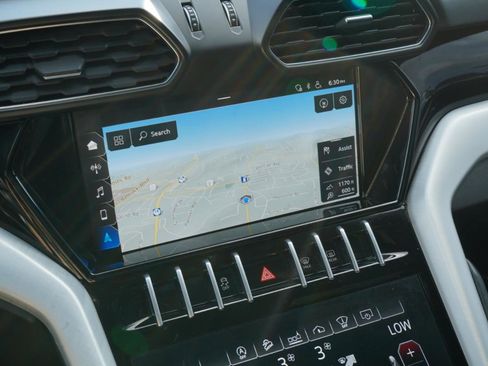 Used 2020 Lamborghini Urus AWD/4WD image 39