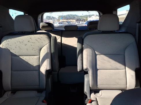 Used 2025 Chevrolet Traverse LT image 22
