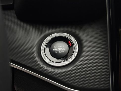 New 2025 Jeep Grand Cherokee Laredo image 12