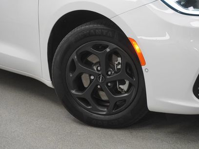 Used 2024 Chrysler Pacifica Limited