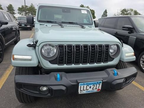 Used 2024 Jeep Wrangler Unlimited w/ Convenience Group AWD/4WD image 13