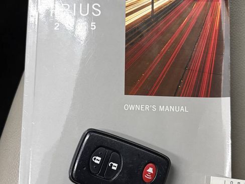 Used 2015 Toyota Prius Three FWD image 16
