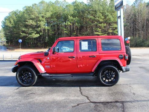 Used 2022 Jeep Wrangler Unlimited Sahara w/ Cold Weather Group image 9