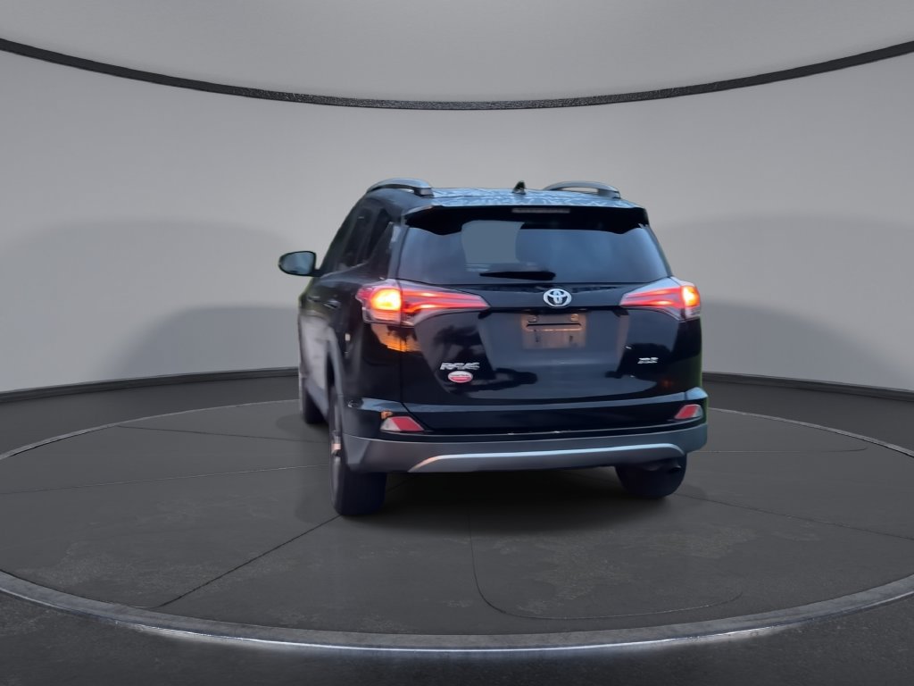 Used 2018 Toyota RAV4 XLE FWD image 7