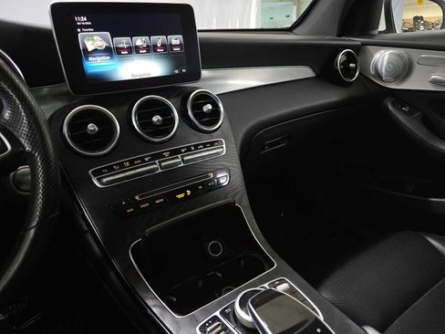 Used 2019 Mercedes-Benz GLC 350e 4MATIC image 32