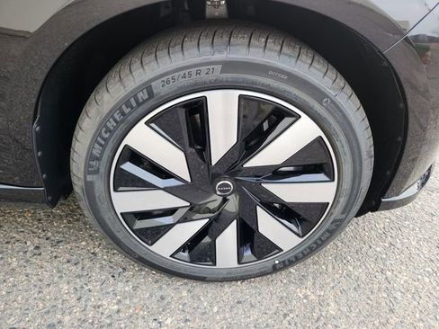 New 2025 Volvo EX90 Ultra w/ Protection Package Premier image 18