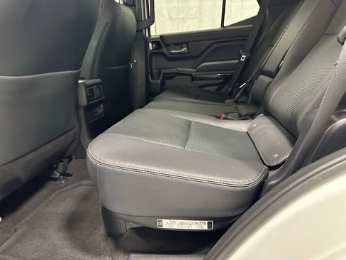 Used 2025 Toyota 4Runner Limited AWD/4WD image 43