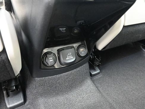 Used 2023 Kia Sorento SX Prestige w/ Panoramic Sunroof Package image 40