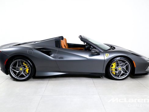 Used 2022 Ferrari F8 Tributo RWD image 10