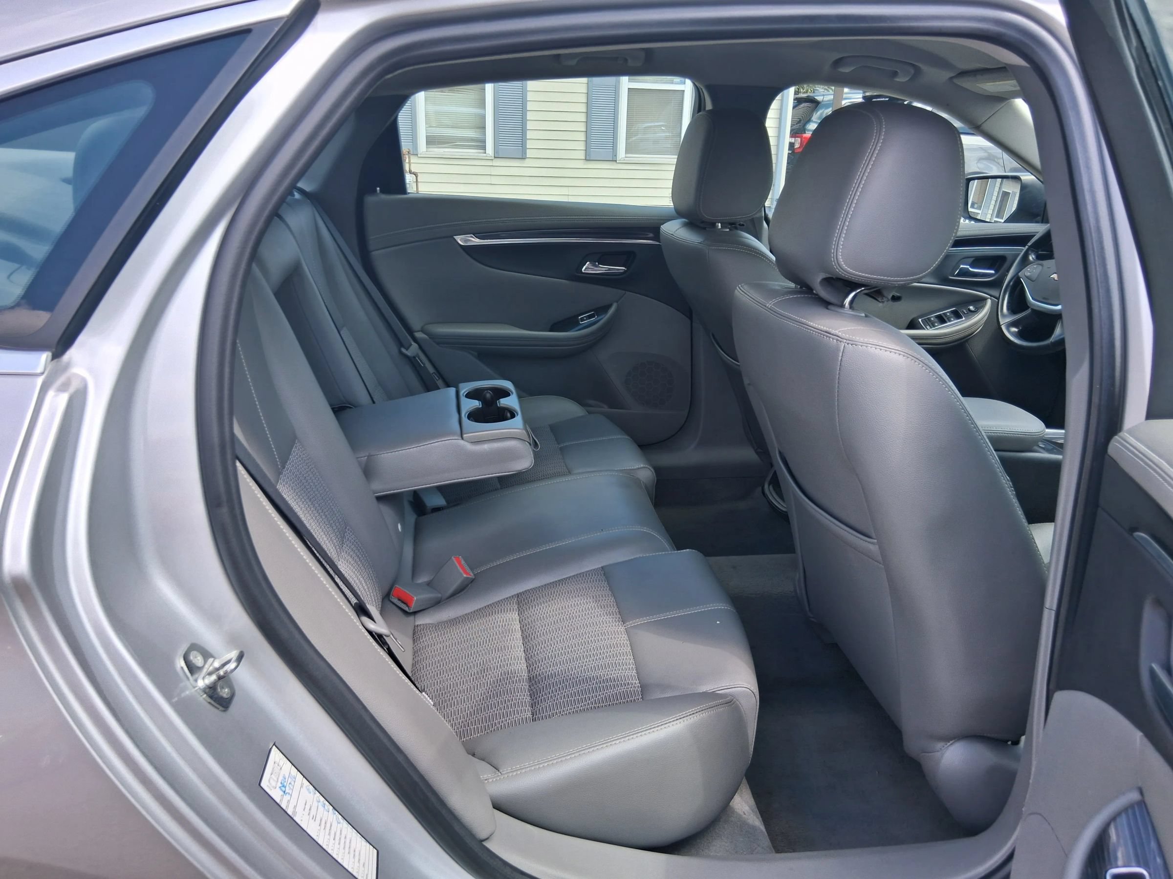 Used 2017 Chevrolet Impala LT FWD image 27